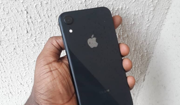 apple iPhone xr review - phone back side