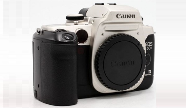 Canon EOS M50 camera produces images in CR3 format