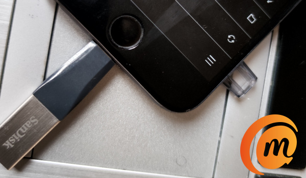 iXpand Mini flash drive plugged into apple iPhone