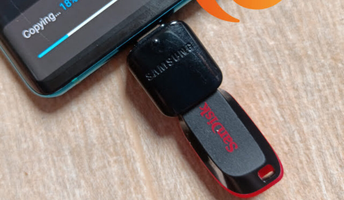OTG flash drive plugged into a phone 