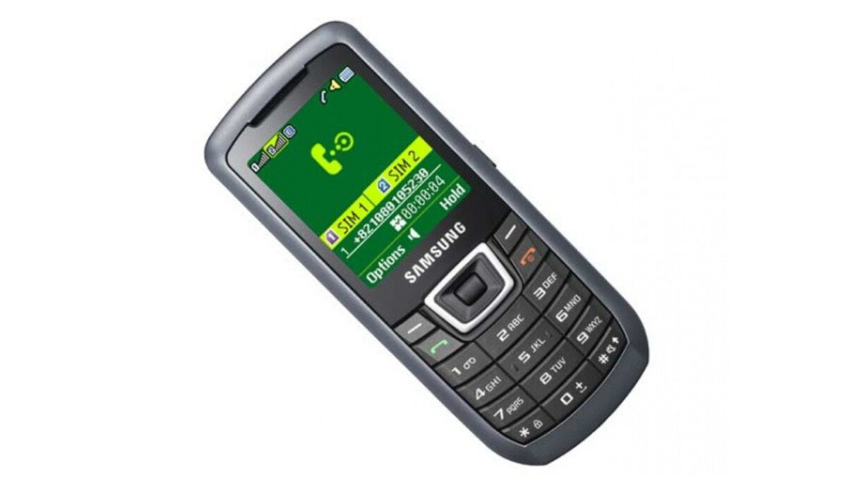 Samsung GT-C3212 dual-SIM phone 