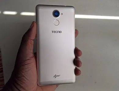 TECNO L9 Plus Review back in hand