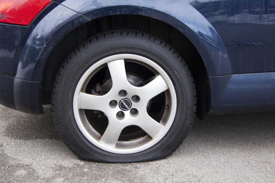 Reasons why you should not drive on a flat tire (tyre)