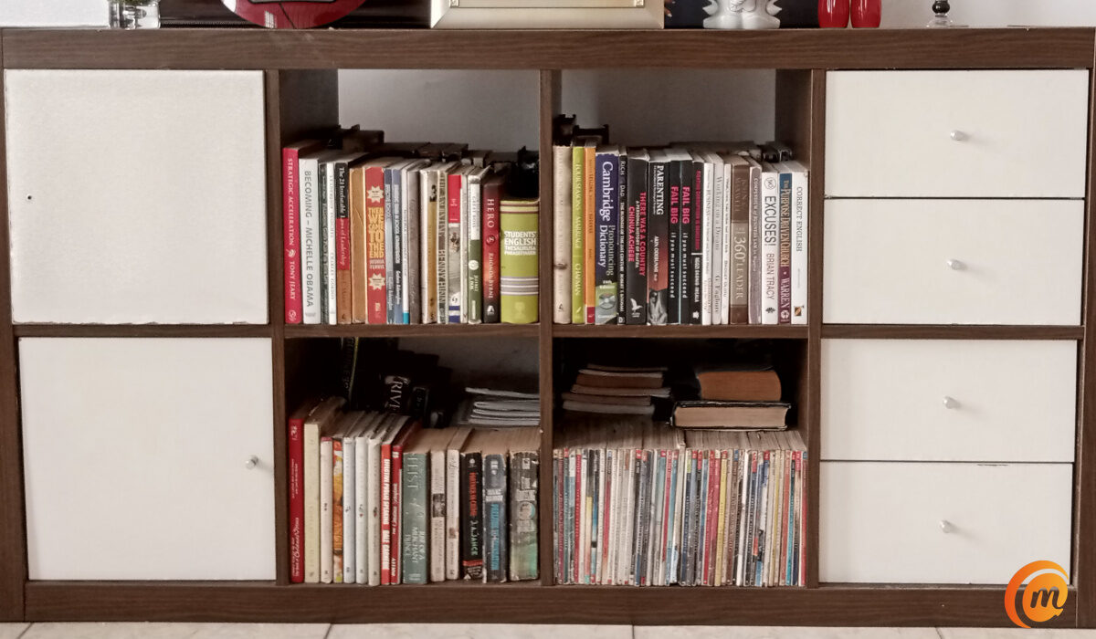 TECNO Spark 9T review: book shelf, indoors, natujral lighting