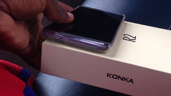 Konka R2 review - phone and box
