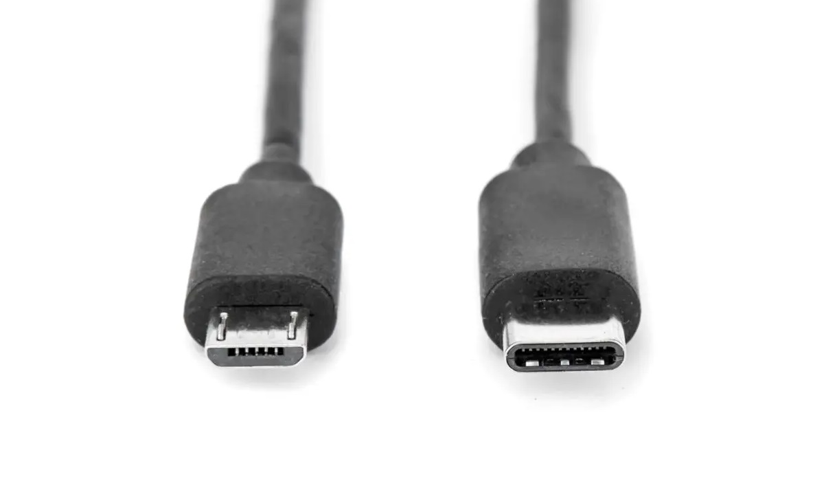 Micro-USB (left) vs USB-C (right)
