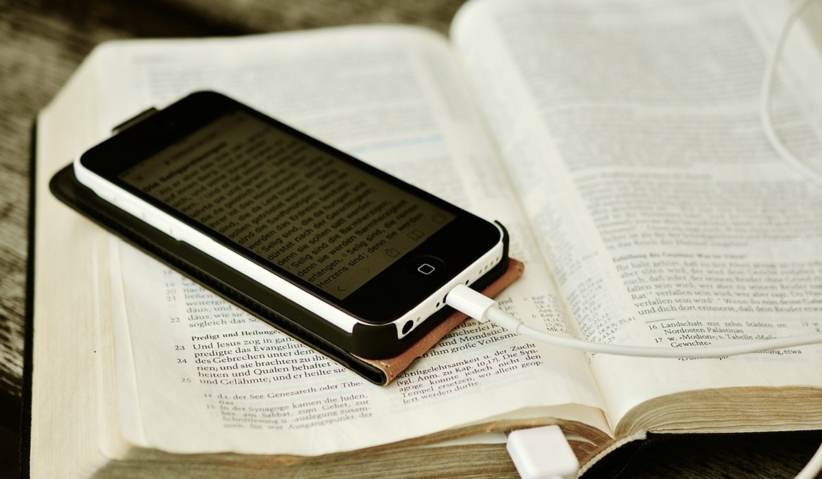Choosing between Physical and Digital Bibles