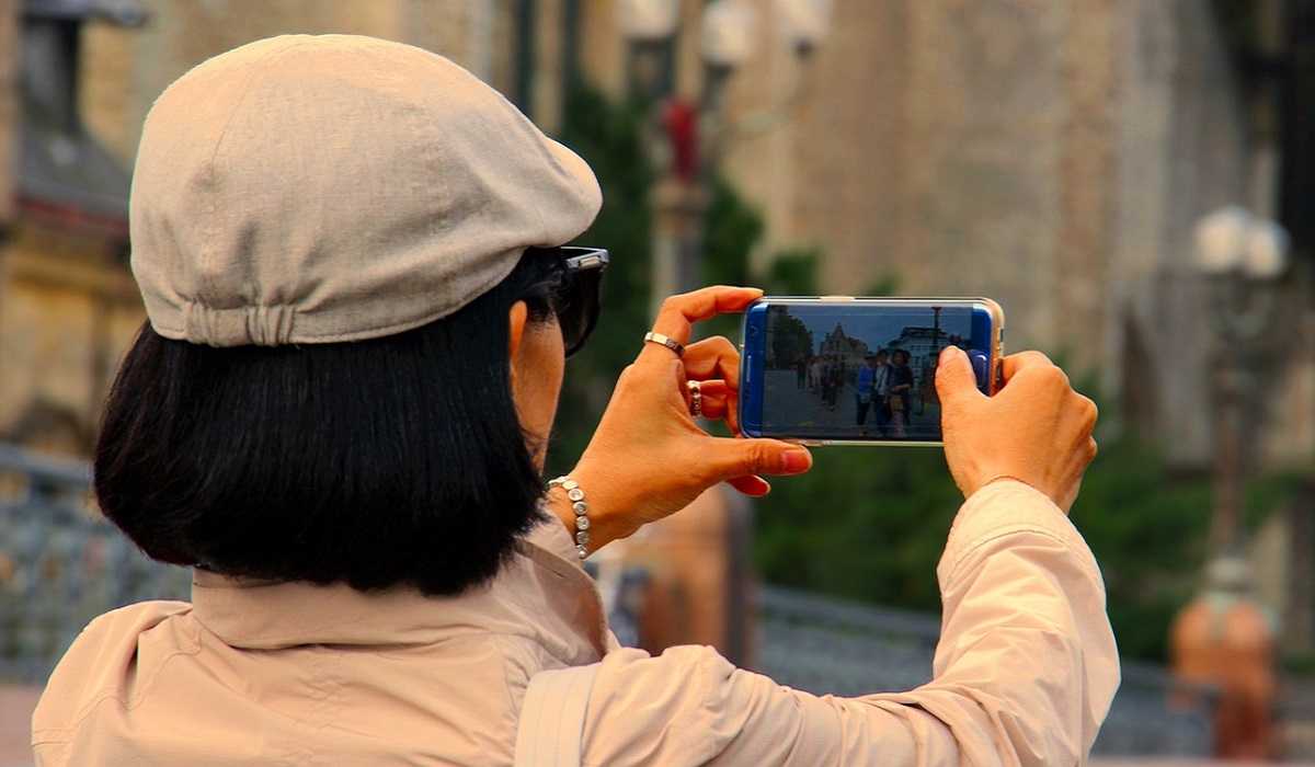 Taking photos with a smartphone