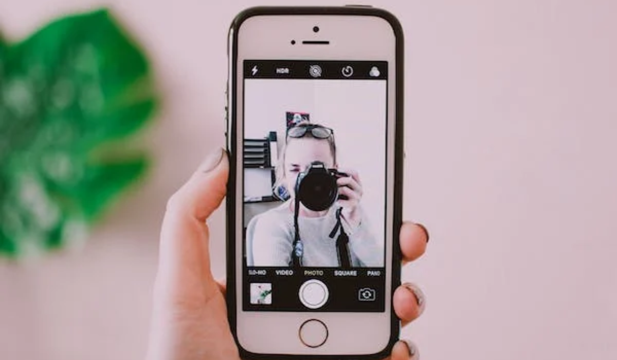 Want to take more professional, high-quality images? Check out this guide on the best iPhone camera settings to improve picture quality