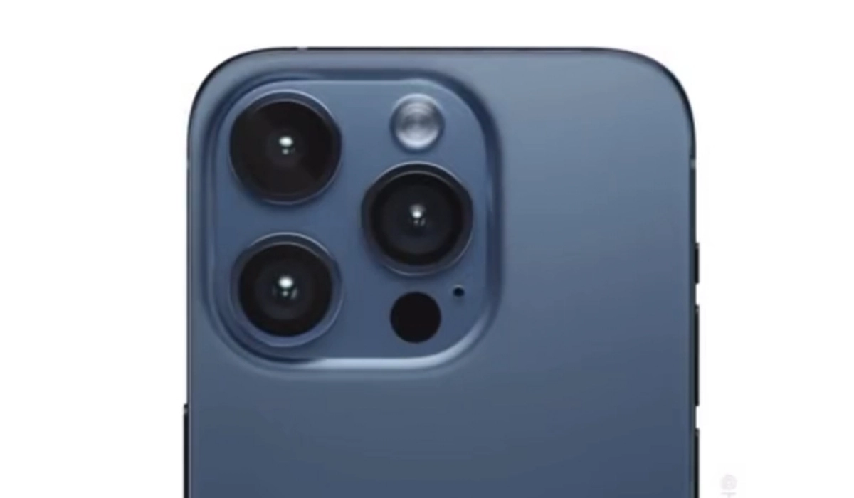 Apple iPhone 15 Pro Max rear camera with a periscope telephoto lens that can do 10x optical zoom and up to 25x digital zoom